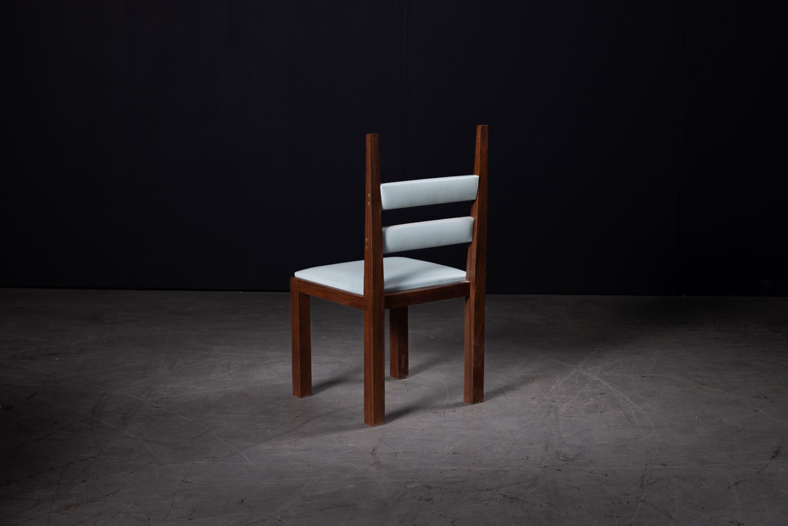 デザイナーズチェア DC-1 「DESIGN INTERIOR COLLECT… DC1 Solid Wood Dining Chair with A Sleek Design by SENTIENT